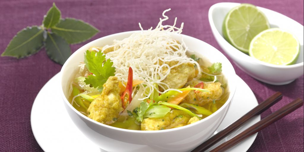 Butaris Butterschmalz Rezeptfoto Thailaendische Nudelsuppe mit Curryhuhn
