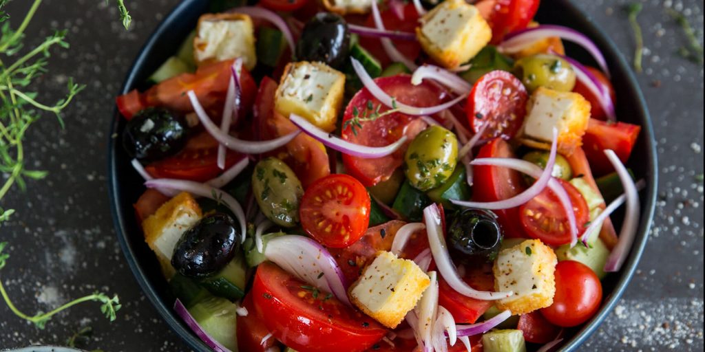 Butaris Butterschmalz Rezeptfoto griechischer Salat mit Feta-Sticks